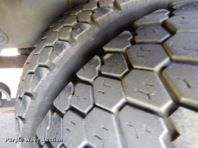 image for item IT9253 2001 Freightliner FL80  pumper fire truck