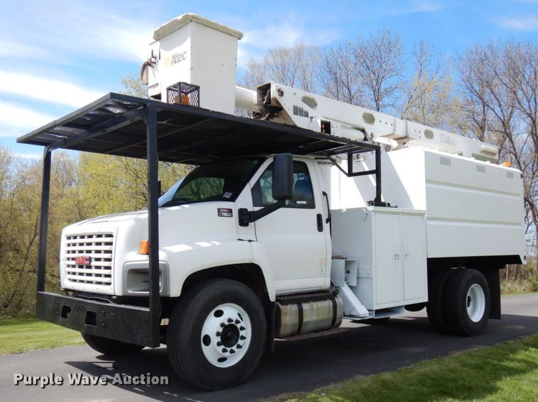 image for item IT9257 2004 GMC C7500  forestry bucket truck