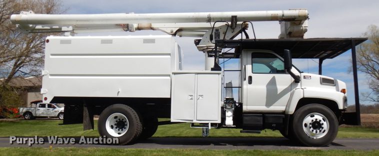 image for item IT9257 2004 GMC C7500  forestry bucket truck