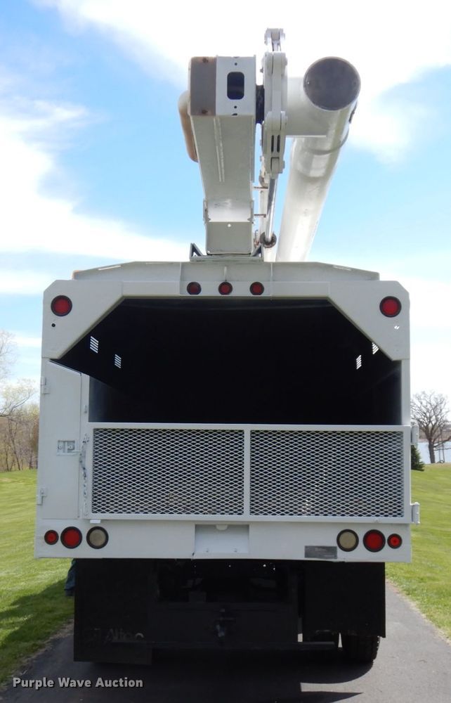 image for item IT9257 2004 GMC C7500  forestry bucket truck