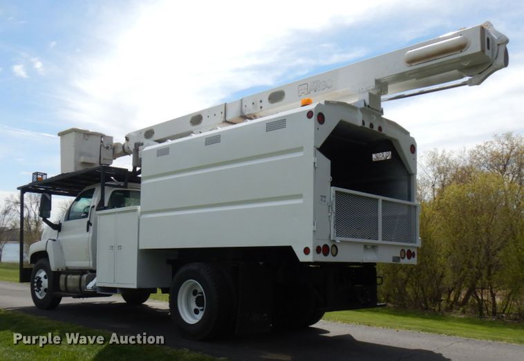 image for item IT9257 2004 GMC C7500  forestry bucket truck