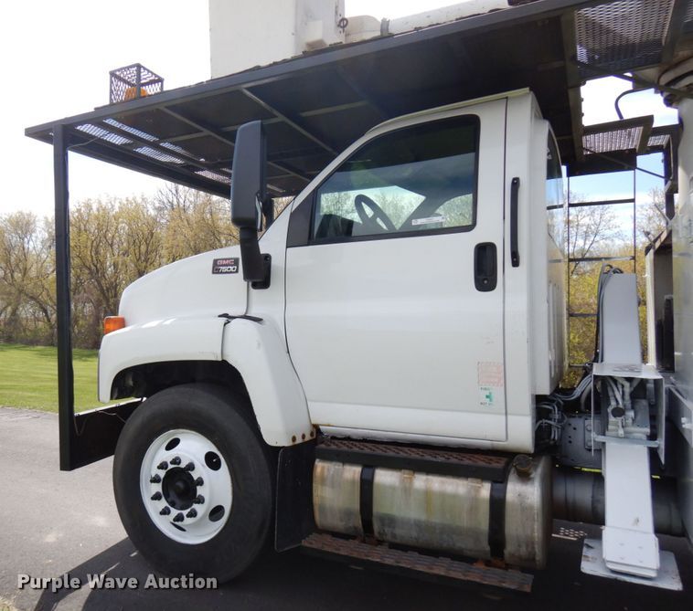 image for item IT9257 2004 GMC C7500  forestry bucket truck