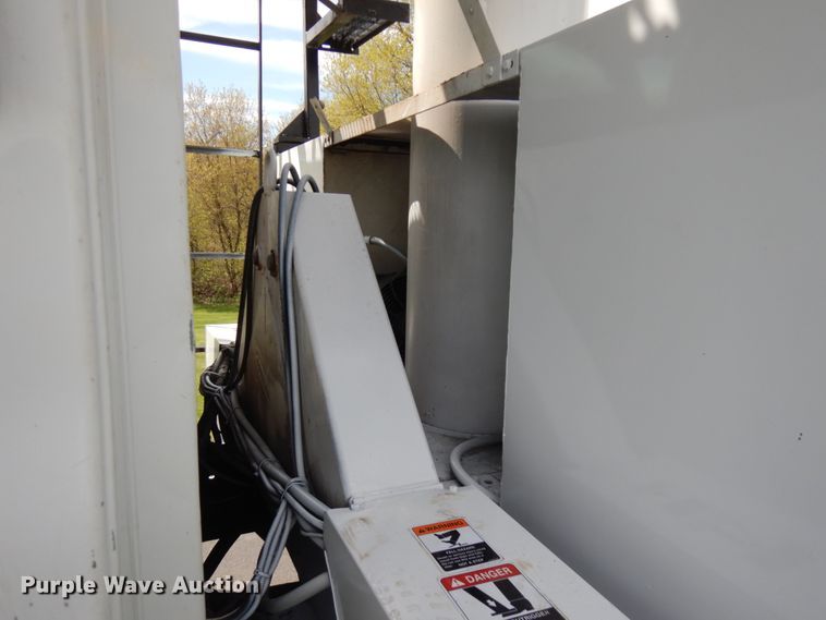 image for item IT9257 2004 GMC C7500  forestry bucket truck