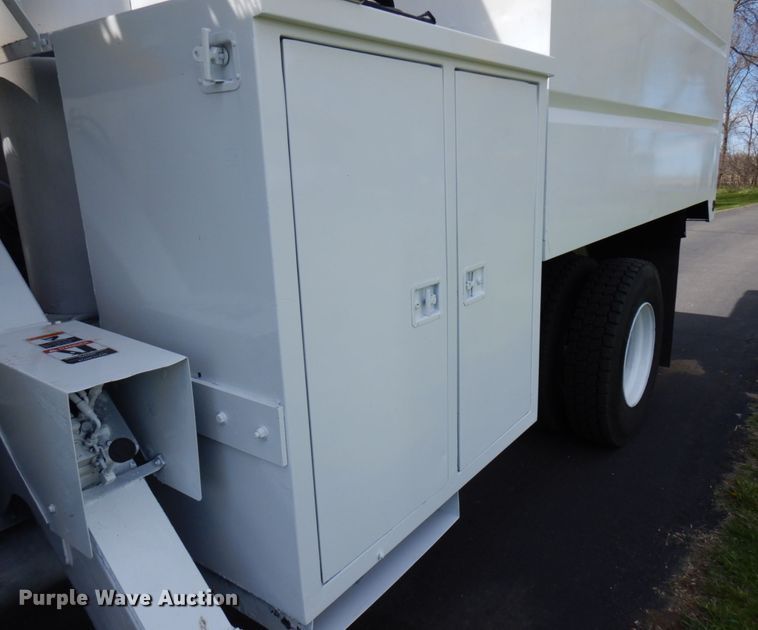 image for item IT9257 2004 GMC C7500  forestry bucket truck