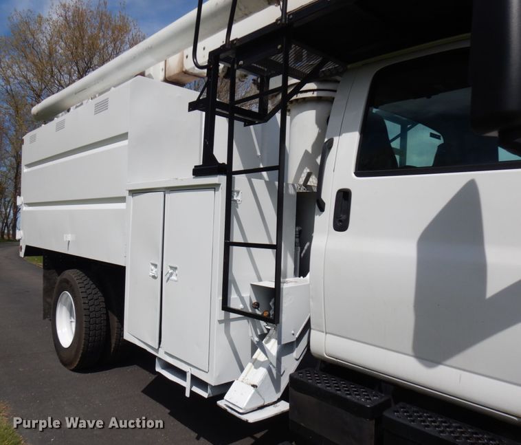 image for item IT9257 2004 GMC C7500  forestry bucket truck