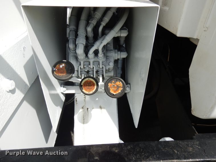 image for item IT9257 2004 GMC C7500  forestry bucket truck