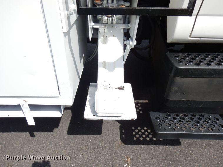 image for item IT9257 2004 GMC C7500  forestry bucket truck