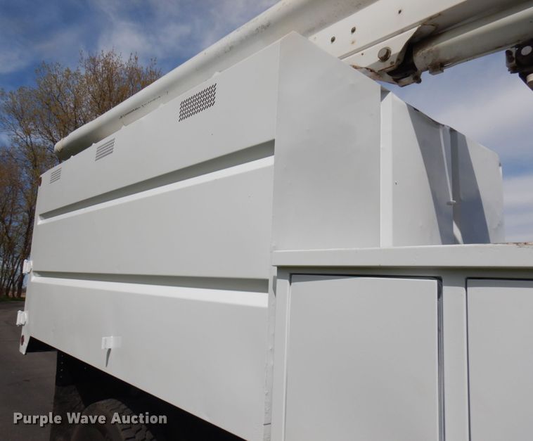 image for item IT9257 2004 GMC C7500  forestry bucket truck