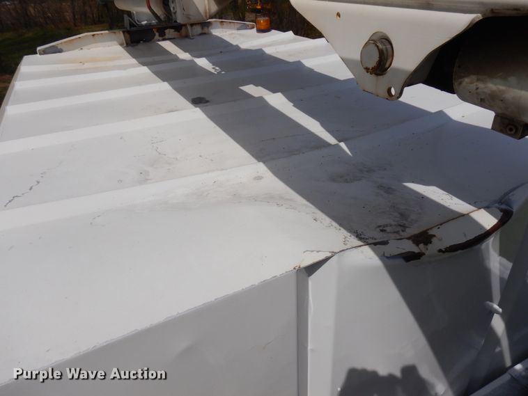 image for item IT9257 2004 GMC C7500  forestry bucket truck