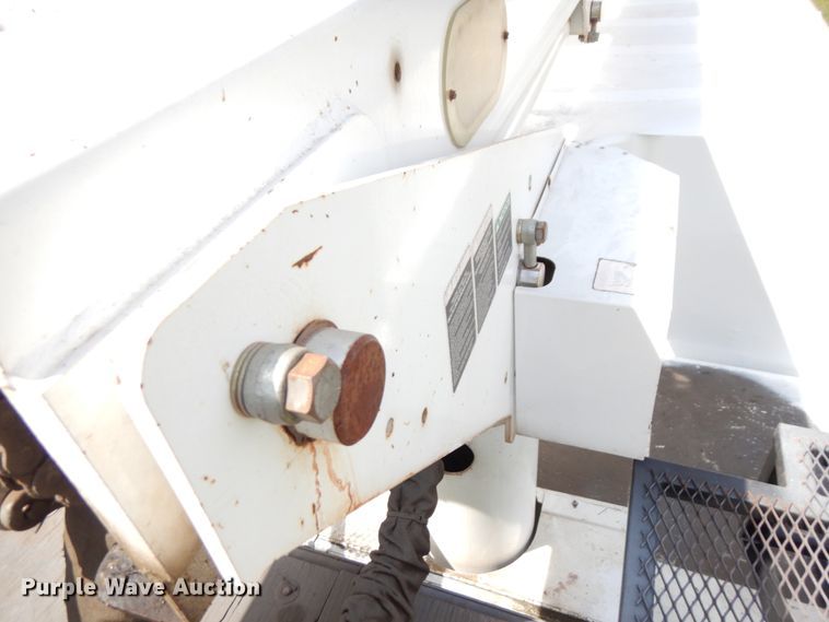 image for item IT9257 2004 GMC C7500  forestry bucket truck