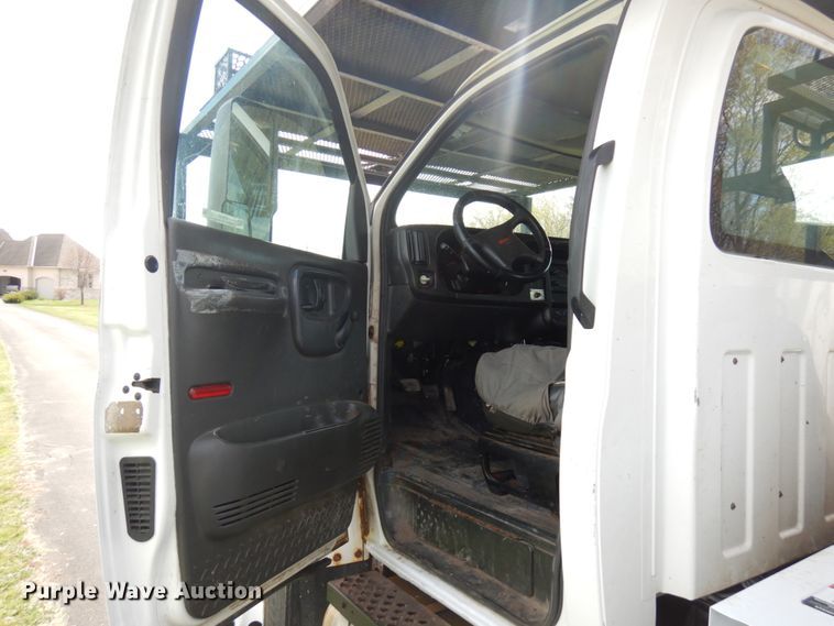 image for item IT9257 2004 GMC C7500  forestry bucket truck