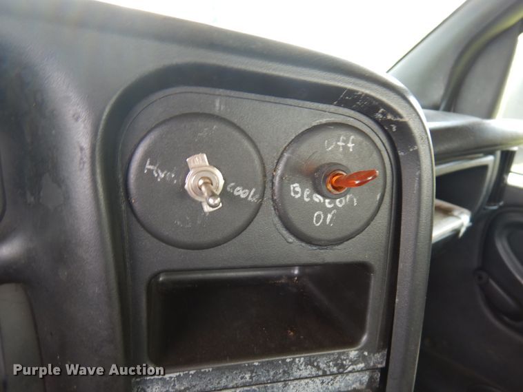 image for item IT9257 2004 GMC C7500  forestry bucket truck