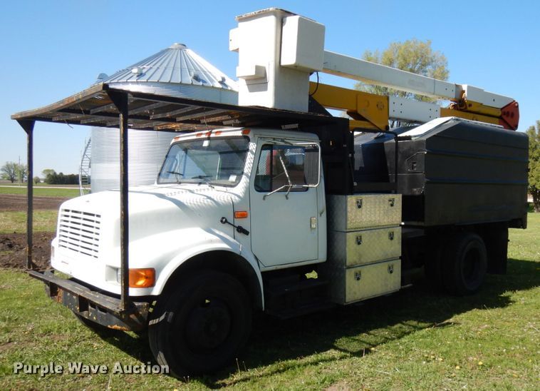 image for item IT9378 2001 International 4700  forestry bucket truck