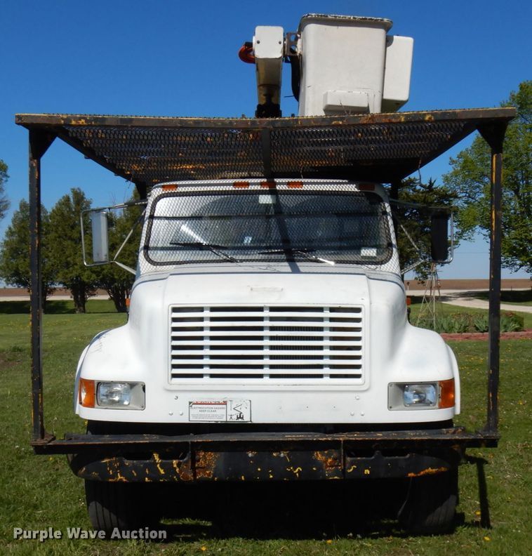 image for item IT9378 2001 International 4700  forestry bucket truck
