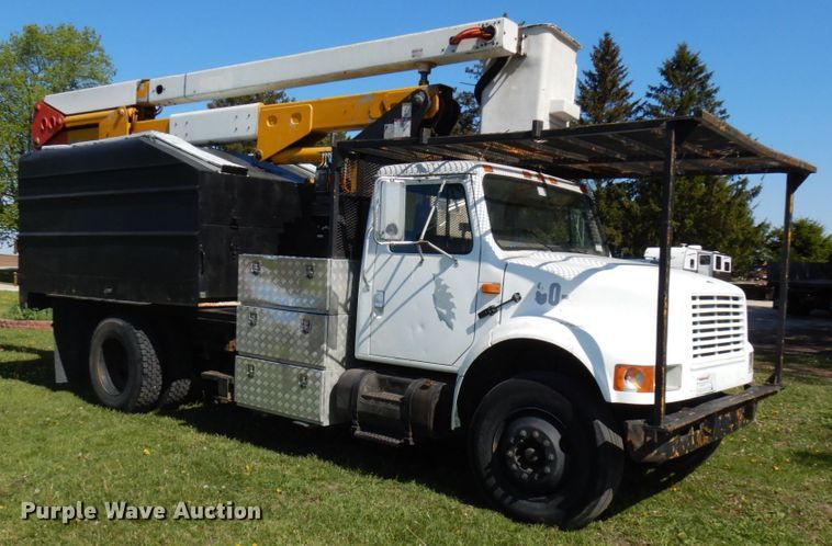 image for item IT9378 2001 International 4700  forestry bucket truck