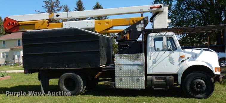 image for item IT9378 2001 International 4700  forestry bucket truck