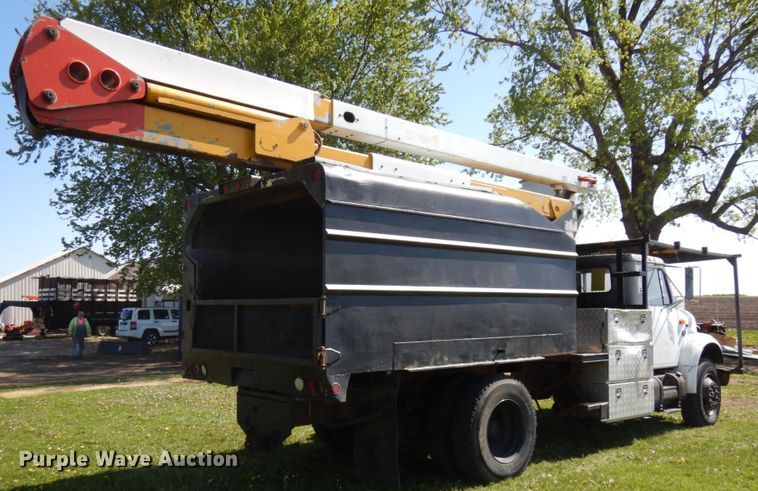 image for item IT9378 2001 International 4700  forestry bucket truck