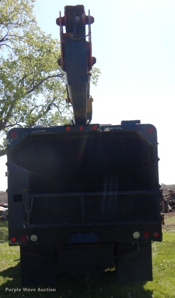 image for item IT9378 2001 International 4700  forestry bucket truck