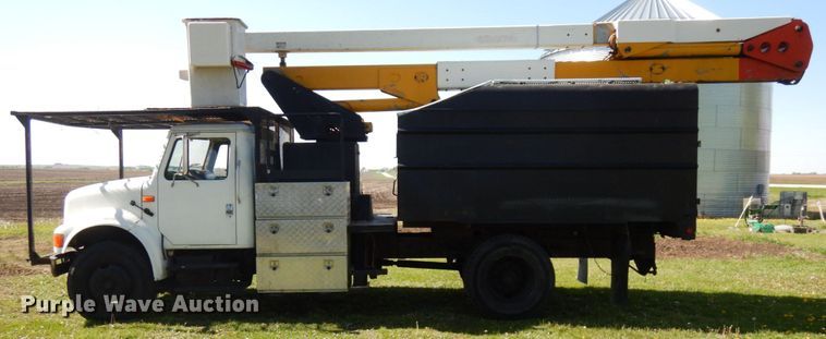 image for item IT9378 2001 International 4700  forestry bucket truck