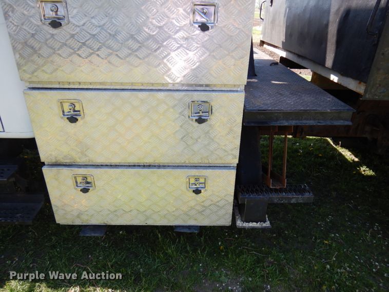 image for item IT9378 2001 International 4700  forestry bucket truck