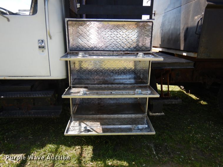 image for item IT9378 2001 International 4700  forestry bucket truck