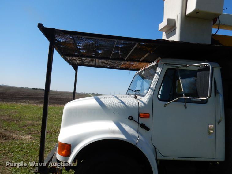 image for item IT9378 2001 International 4700  forestry bucket truck