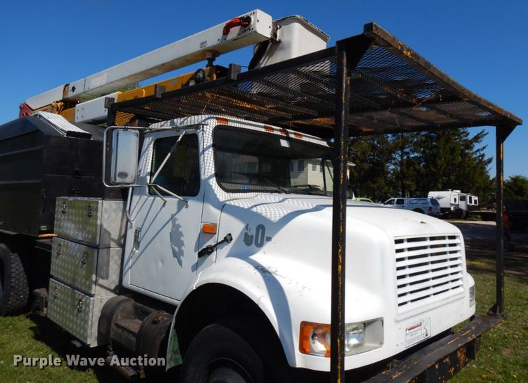 image for item IT9378 2001 International 4700  forestry bucket truck
