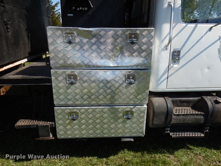 image for item IT9378 2001 International 4700  forestry bucket truck