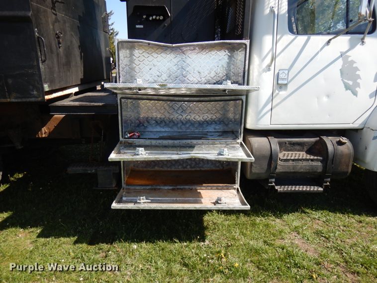 image for item IT9378 2001 International 4700  forestry bucket truck