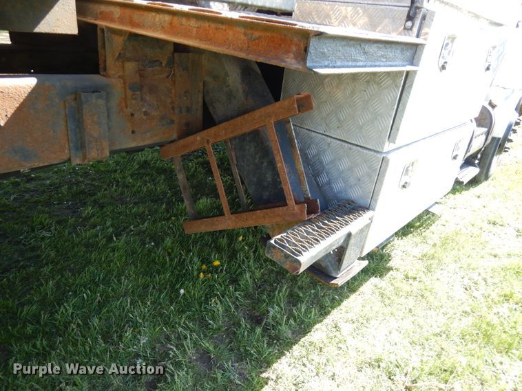 image for item IT9378 2001 International 4700  forestry bucket truck