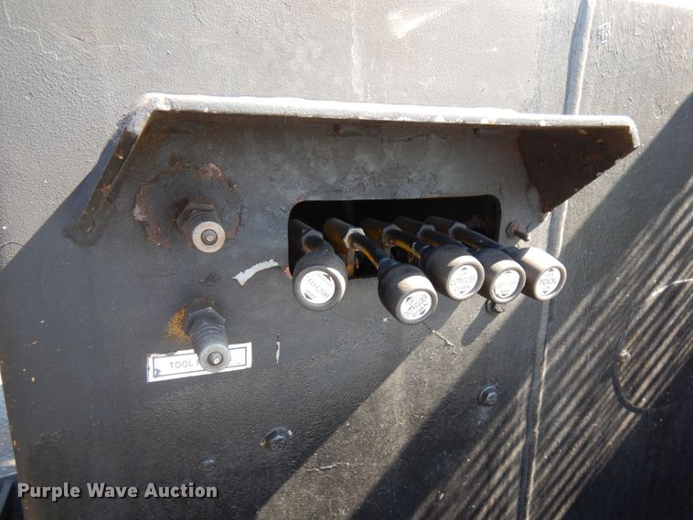 image for item IT9378 2001 International 4700  forestry bucket truck