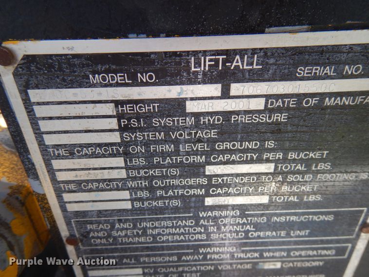 image for item IT9378 2001 International 4700  forestry bucket truck