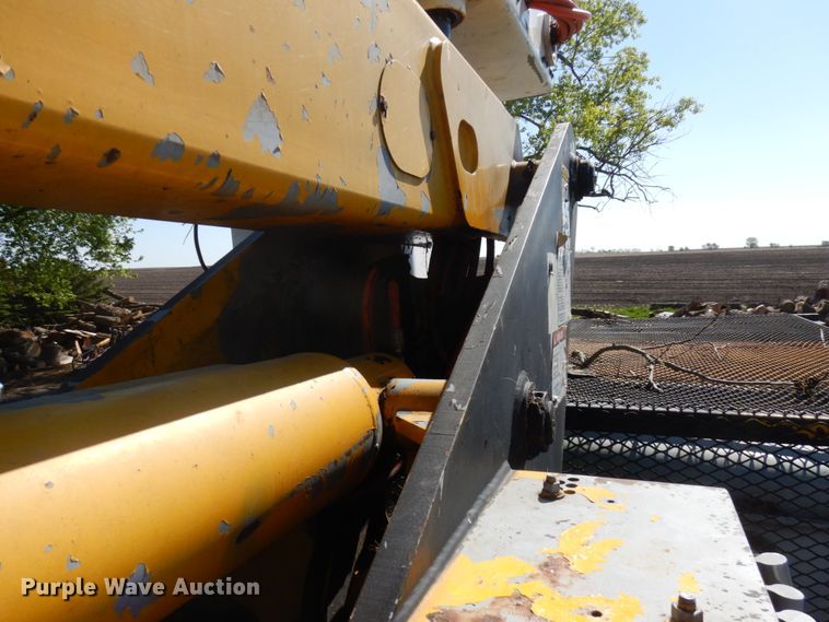 image for item IT9378 2001 International 4700  forestry bucket truck