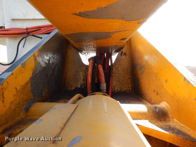 image for item IT9378 2001 International 4700  forestry bucket truck