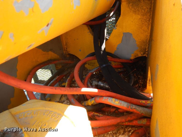 image for item IT9378 2001 International 4700  forestry bucket truck