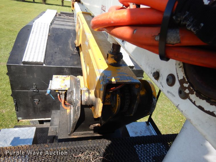 image for item IT9378 2001 International 4700  forestry bucket truck