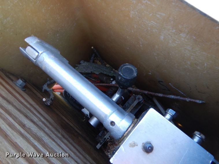 image for item IT9378 2001 International 4700  forestry bucket truck