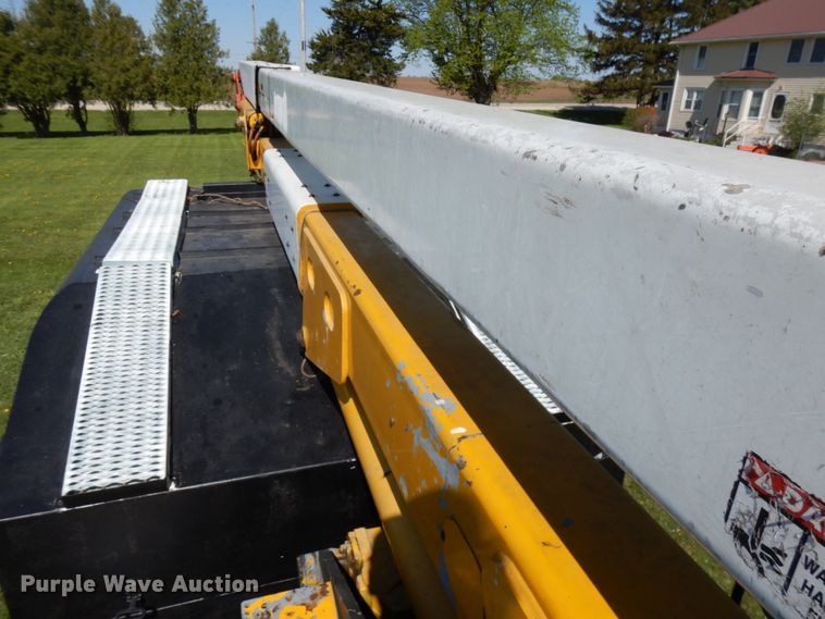 image for item IT9378 2001 International 4700  forestry bucket truck