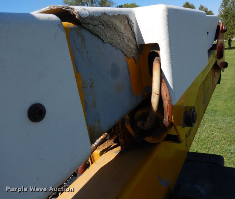 image for item IT9378 2001 International 4700  forestry bucket truck