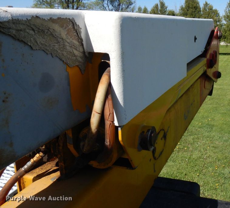 image for item IT9378 2001 International 4700  forestry bucket truck