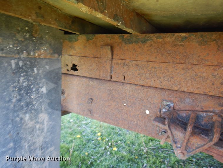 image for item IT9378 2001 International 4700  forestry bucket truck