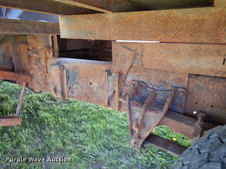 image for item IT9378 2001 International 4700  forestry bucket truck