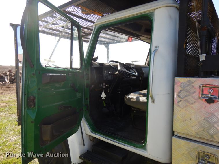 image for item IT9378 2001 International 4700  forestry bucket truck