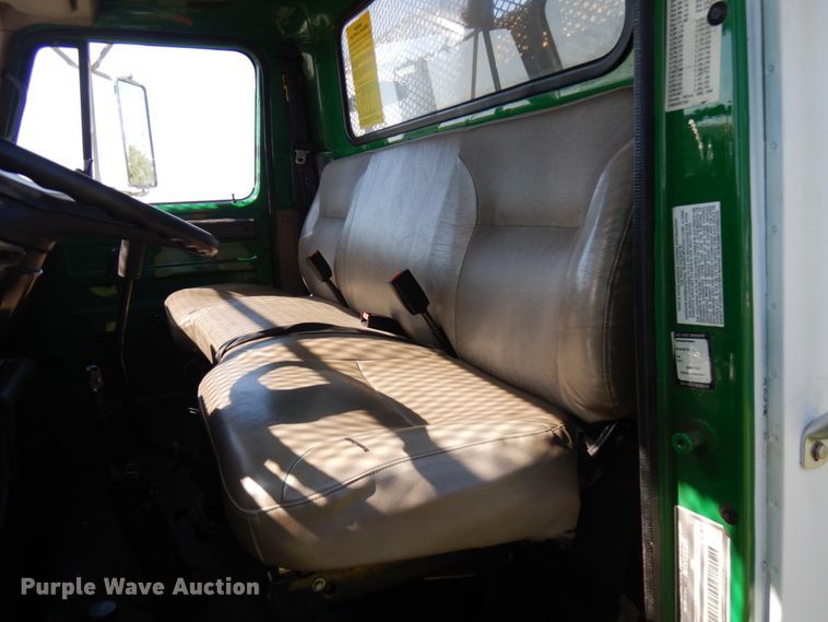 image for item IT9378 2001 International 4700  forestry bucket truck