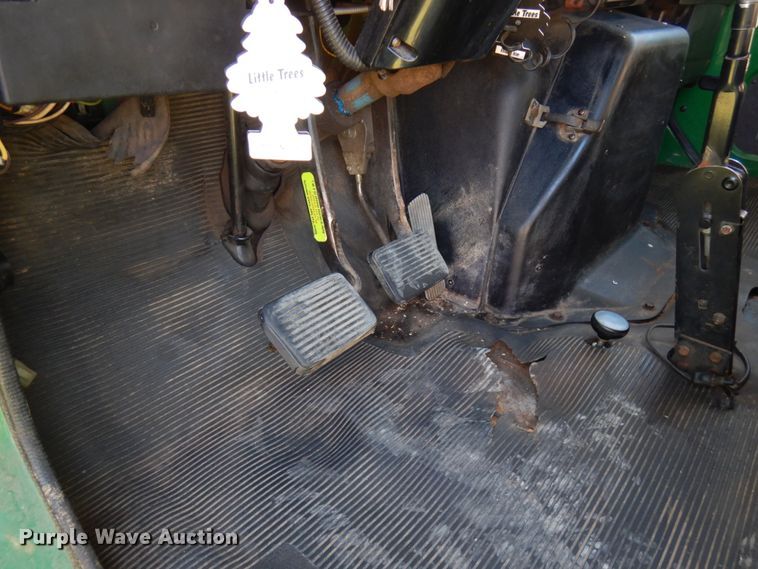 image for item IT9378 2001 International 4700  forestry bucket truck