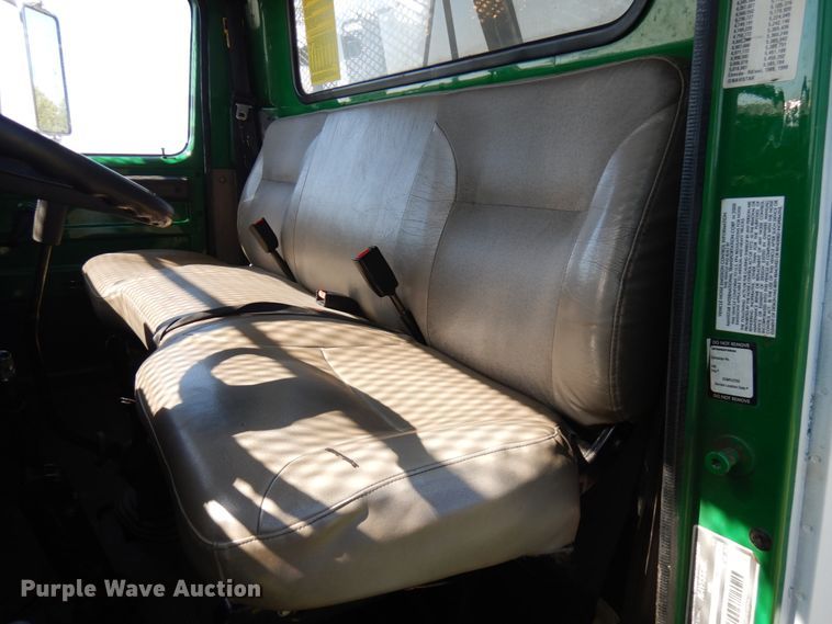 image for item IT9378 2001 International 4700  forestry bucket truck