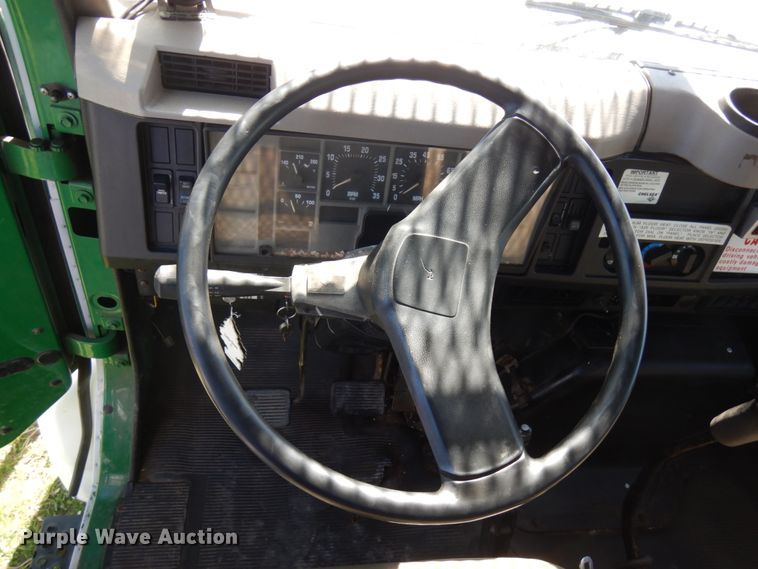 image for item IT9378 2001 International 4700  forestry bucket truck