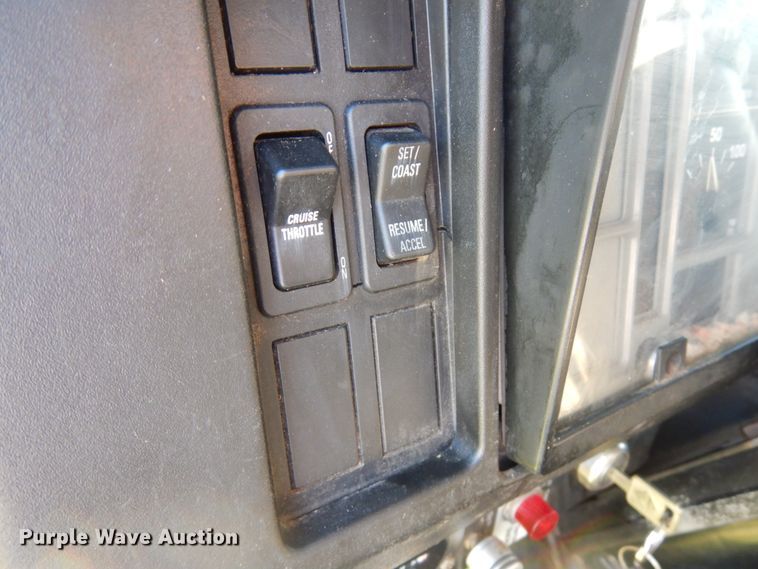 image for item IT9378 2001 International 4700  forestry bucket truck