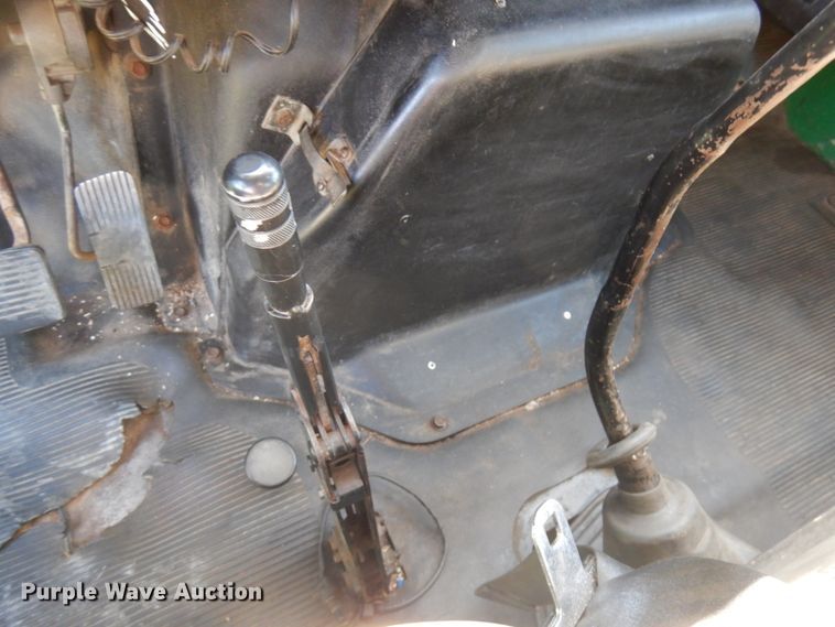 image for item IT9378 2001 International 4700  forestry bucket truck