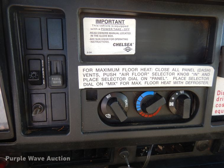 image for item IT9378 2001 International 4700  forestry bucket truck